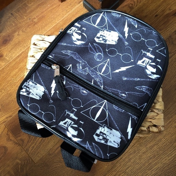 Harry Potter black & white overall print mini bookbag - Picture 1 of 6